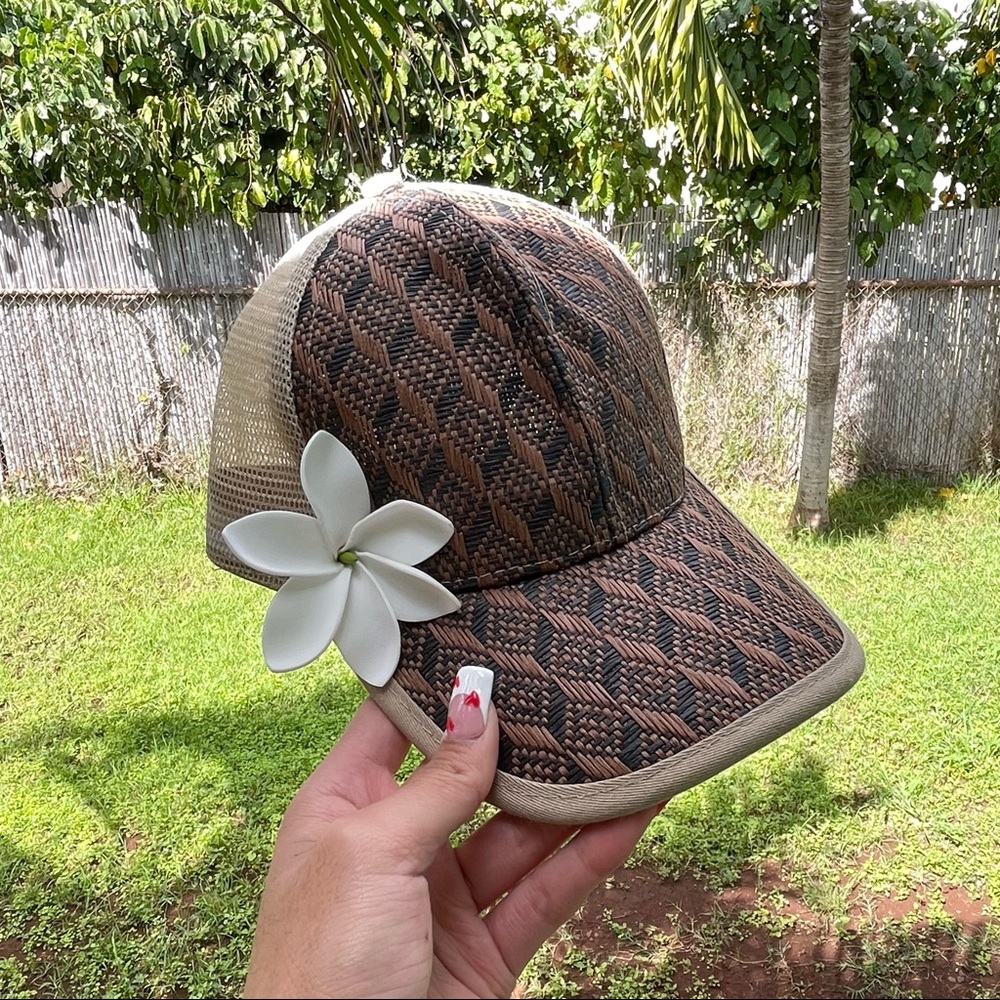 Hawai’i Style Adjustable Snapback Hat with faux Flower